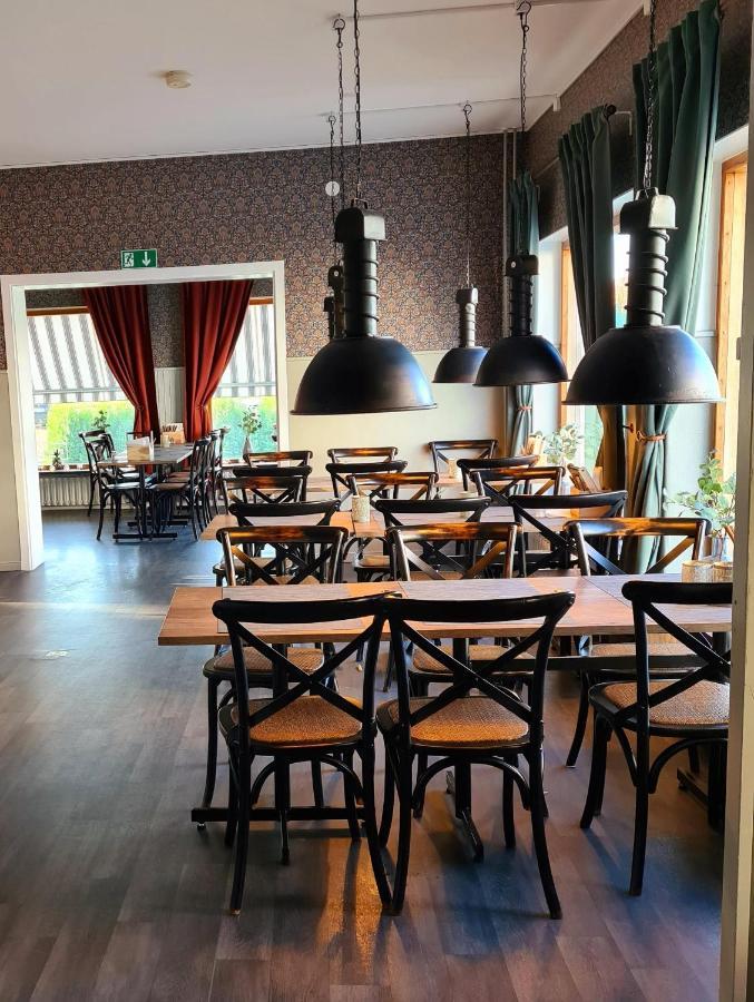 Dala-Jaerna Hotell Och Vandrarhem Eksteriør billede