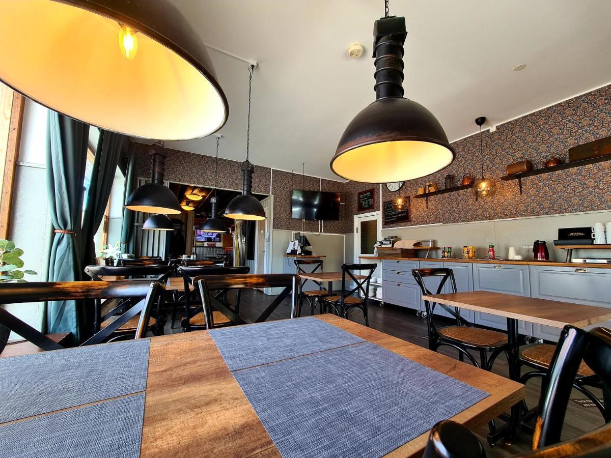 Dala-Jaerna Hotell Och Vandrarhem Eksteriør billede